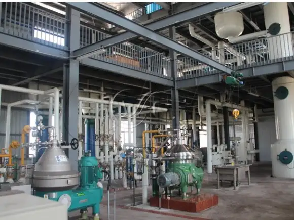 Decolorization tower and leaf filter in oil refining line