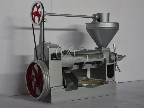 Energy-efficient design of cold oil expeller