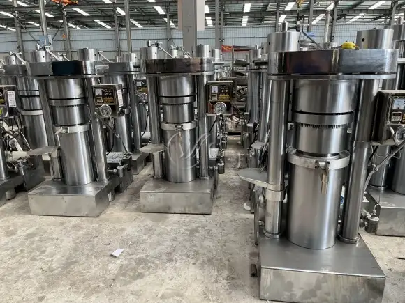 Detailed view of pressure system in hydraulic oil machine