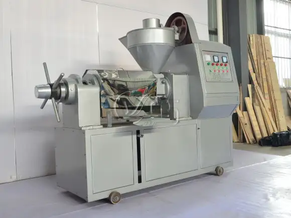 Automatic screw-type oil expeller machine