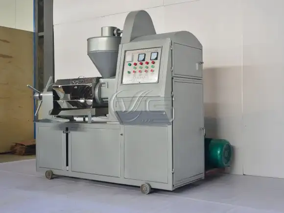 Oil pressing chamber and screw shaft configuration